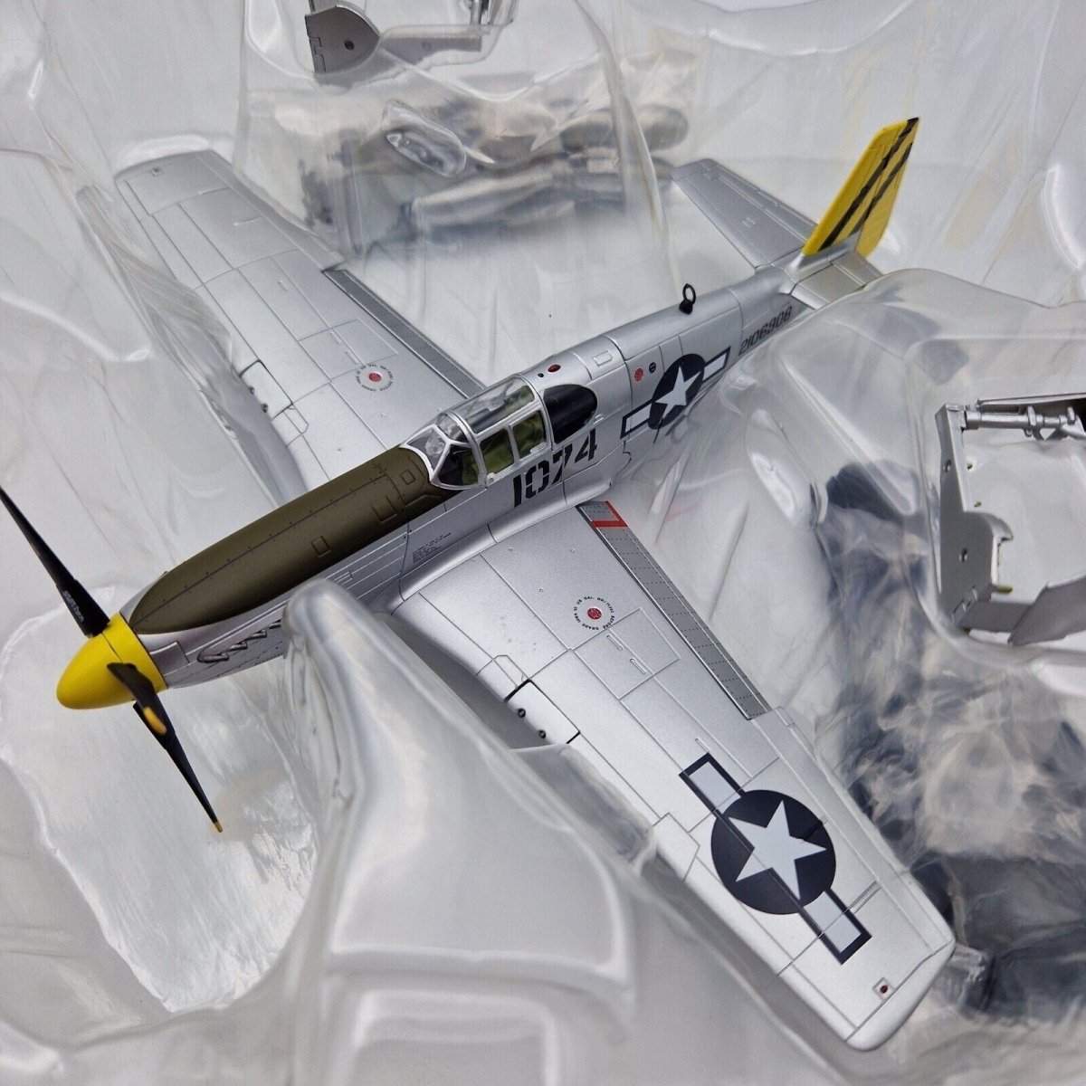 Hobby Master 1:48 P - 51D Mustang Leonard R Reeves 530th FS HA8506 - Hobby Master