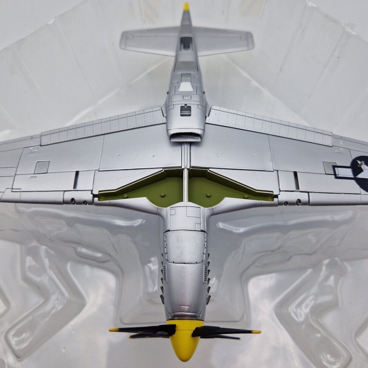 Hobby Master 1:48 P - 51D Mustang Leonard R Reeves 530th FS HA8506 - Hobby Master