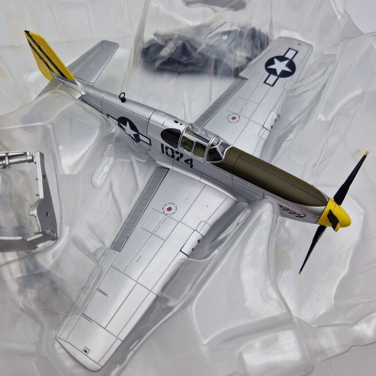 Hobby Master 1:48 P - 51D Mustang Leonard R Reeves 530th FS HA8506 - Hobby Master