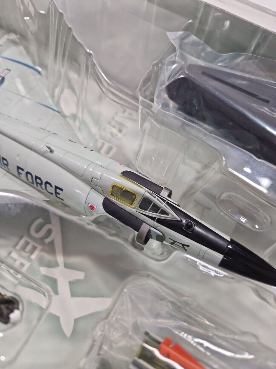 Hobby Master 1:72 Convair F - 102A Delta Dagger USAF 16th FIS, Naha AFB HA3111 - Hobby Master