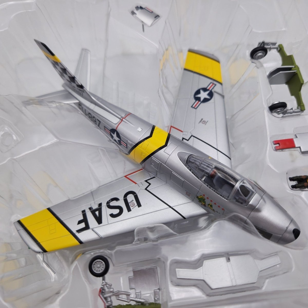 Hobby Master 1:72 North American F - 86F Sabre "The Huff" S Korea Diecast HA4301 - Hobby Master