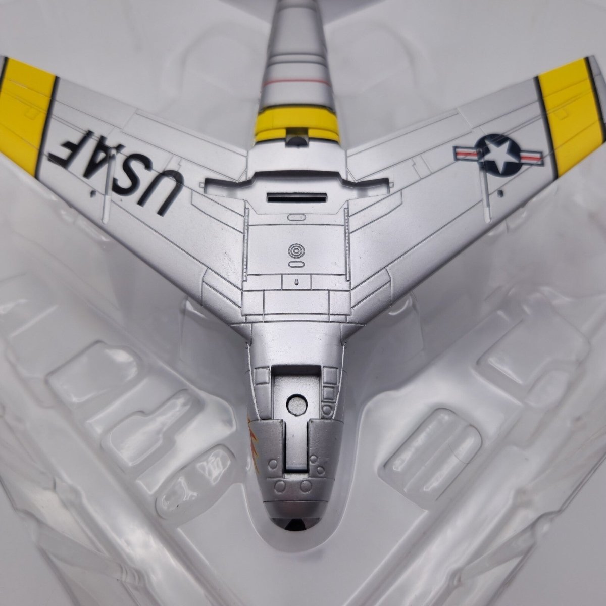 Hobby Master 1:72 North American F - 86F Sabre "The Huff" S Korea Diecast HA4301 - Hobby Master