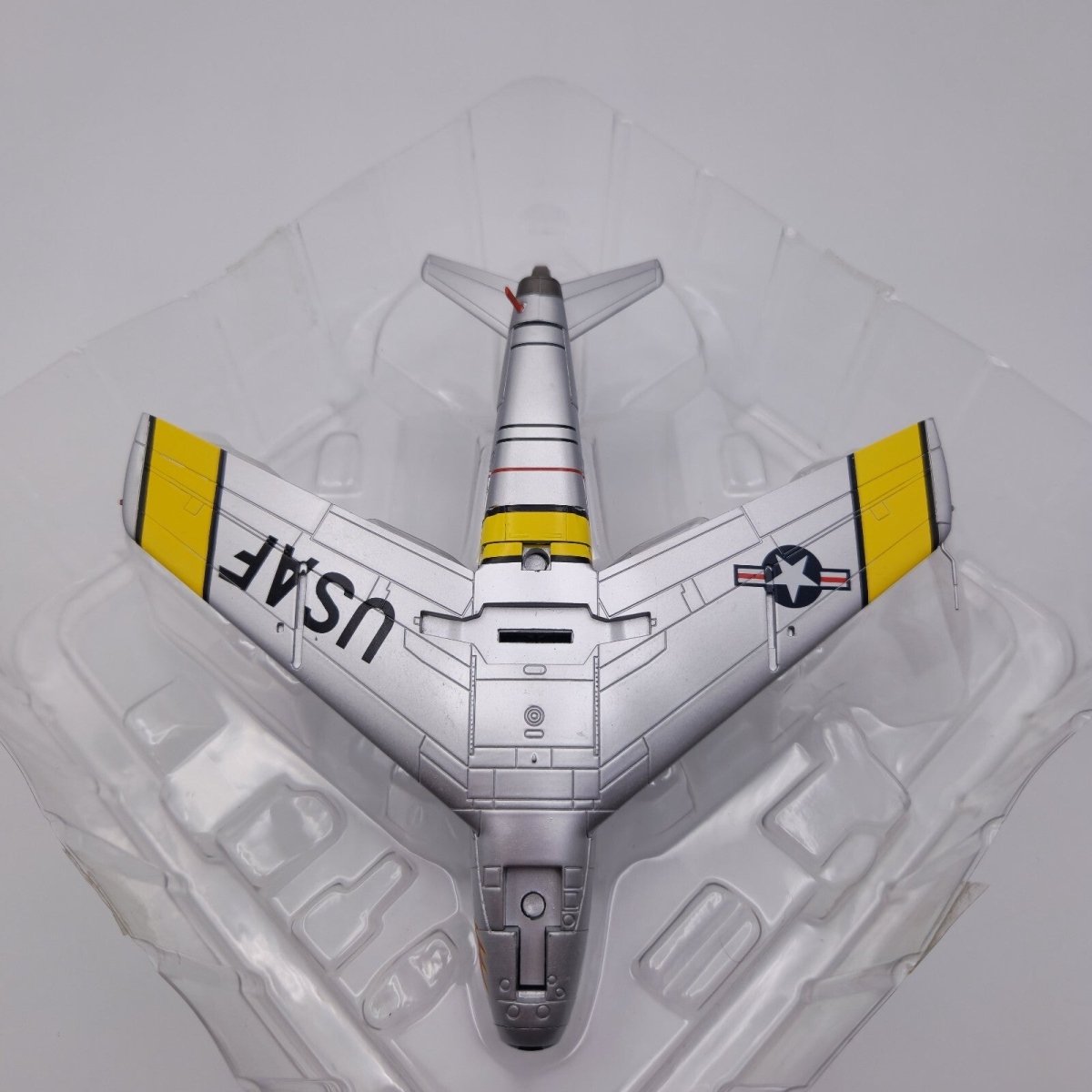 Hobby Master 1:72 North American F - 86F Sabre "The Huff" S Korea Diecast HA4301 - Hobby Master