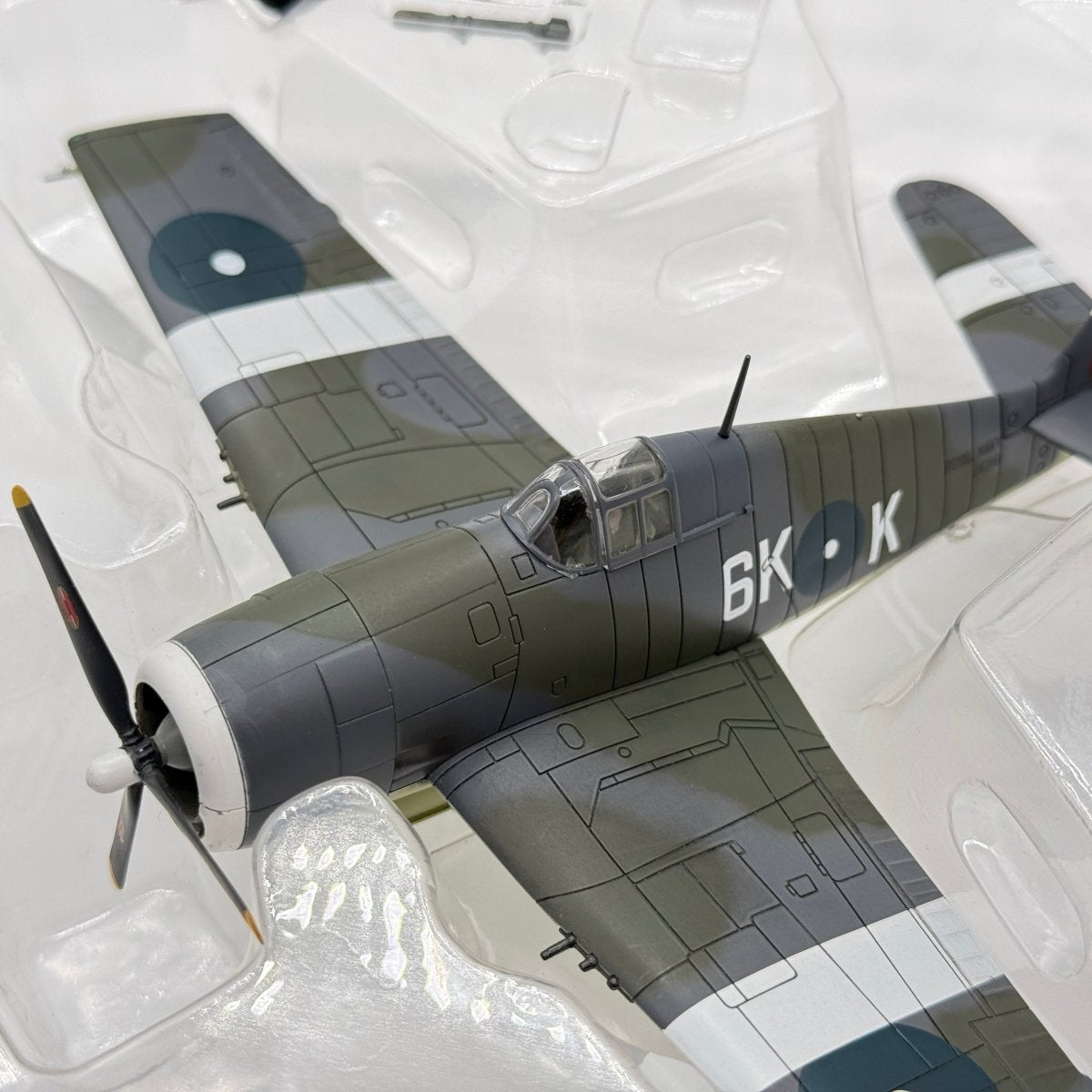 Hobby Master HA1102 1:72 Grumman F6F Hellcat Royal Navy Fleet Air Arm No.804 NAS 1945 - Hobby Master