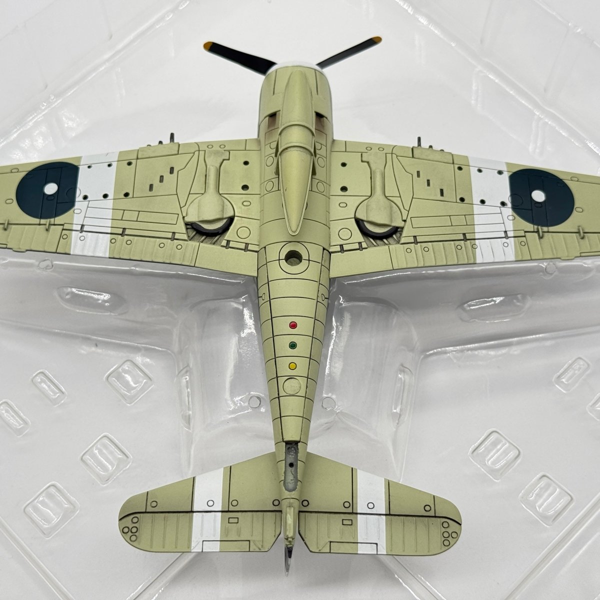 Hobby Master HA1102 1:72 Grumman F6F Hellcat Royal Navy Fleet Air Arm No.804 NAS 1945 - Hobby Master