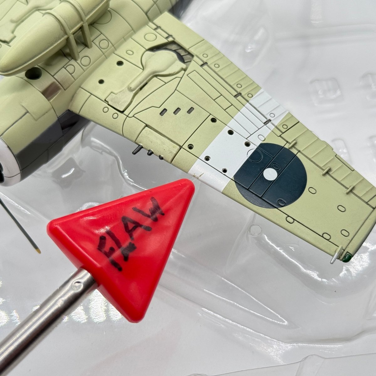 Hobby Master HA1102 1:72 Grumman F6F Hellcat Royal Navy Fleet Air Arm No.804 NAS 1945 - Hobby Master