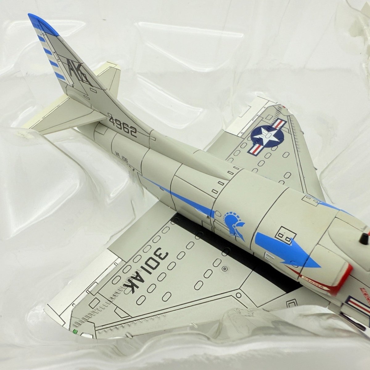 Hobby Master HA1402 1:72 A - 4B Gladiator "VA - 106" Cdr. L. W. Baldwin, 1960s - Hobby Master