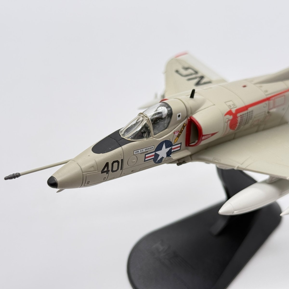 Hobby Master HA1424 1:72 Douglas A-4C Skyhawk US Navy VA-94 Shrikes NG401 USS Enterprise 1960s - Hobby Master