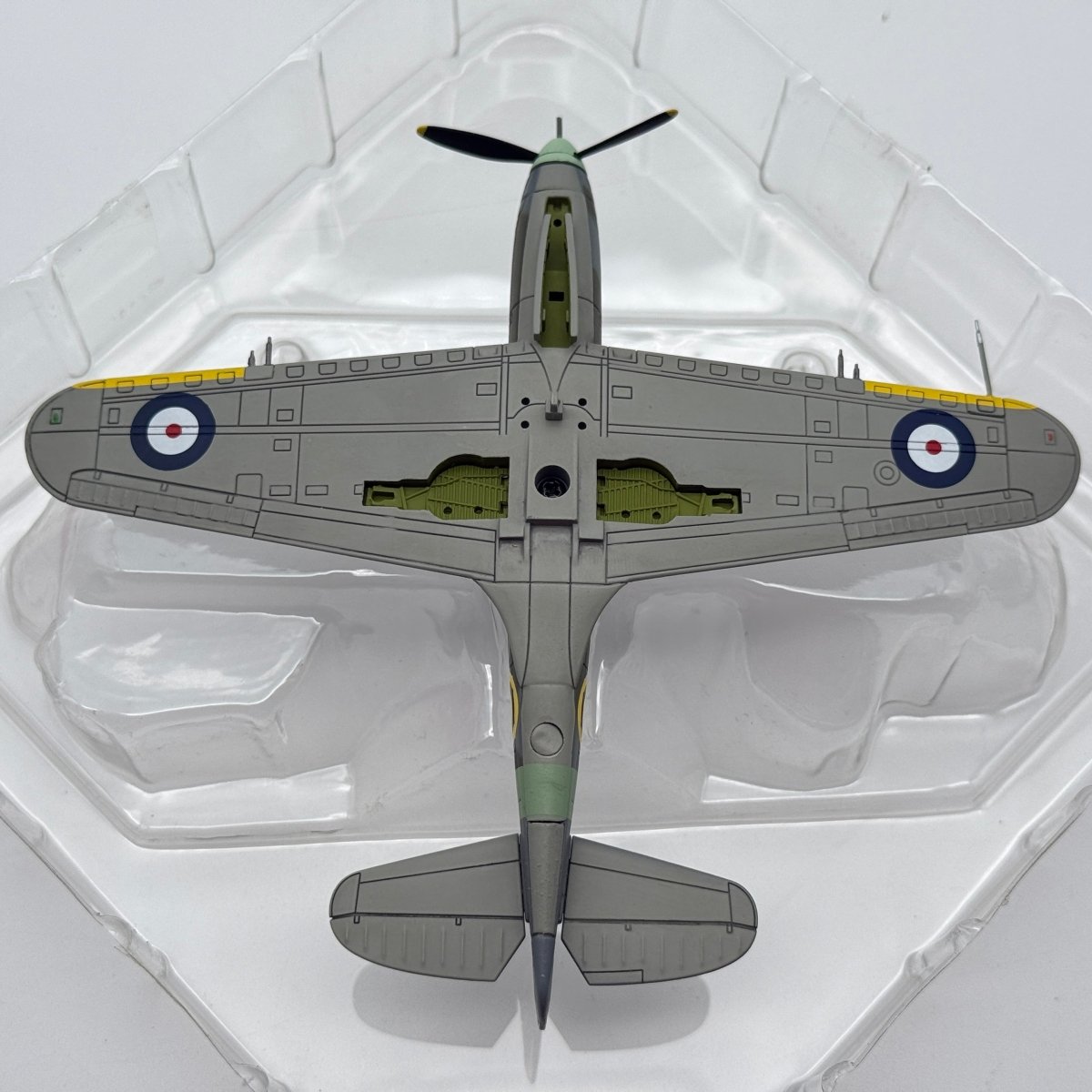 Hobby Master HA1703 1:72 Bell P-39 Mk I Airacobra AH601 601 Sqn Duxford 1941 - Hobby Master