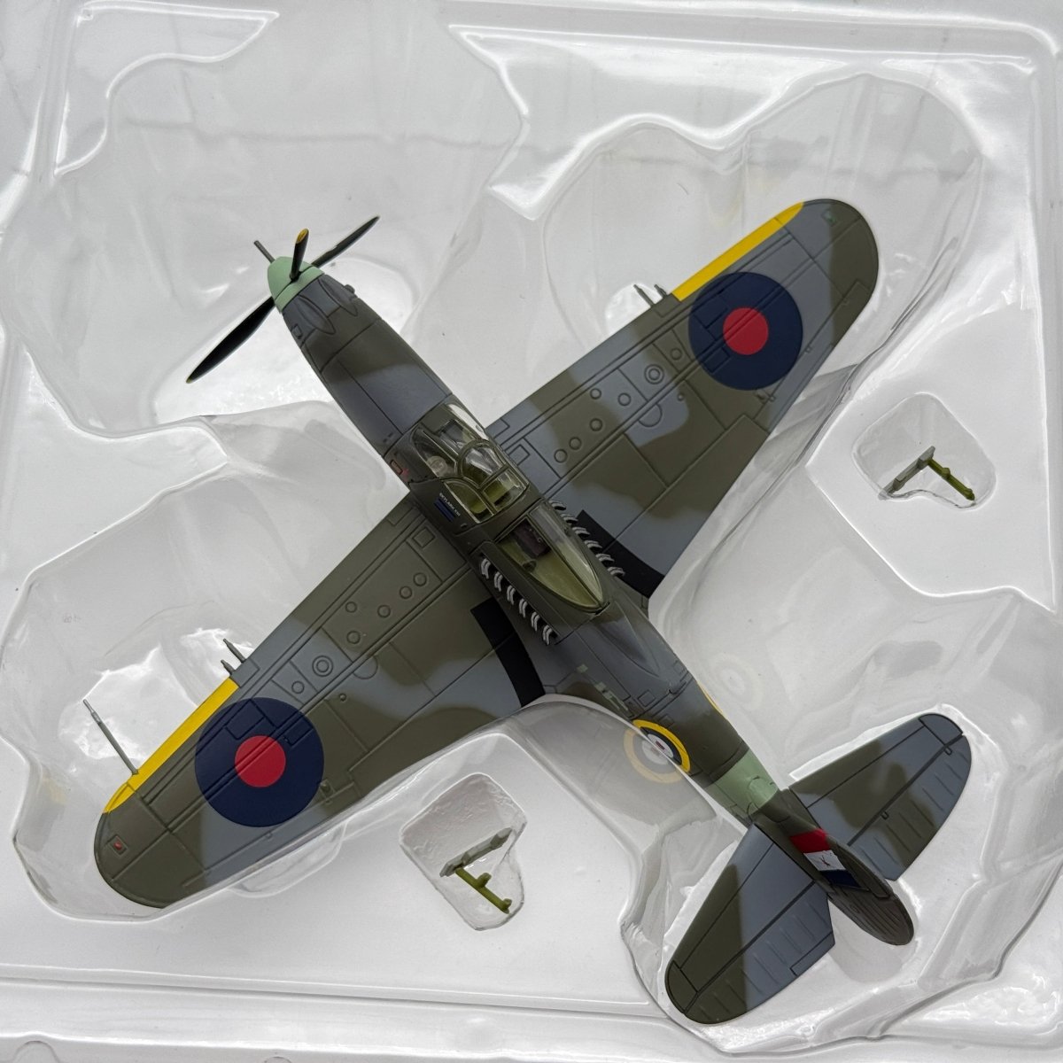 Hobby Master HA1703 1:72 Bell P-39 Mk I Airacobra AH601 601 Sqn Duxford 1941 - Hobby Master