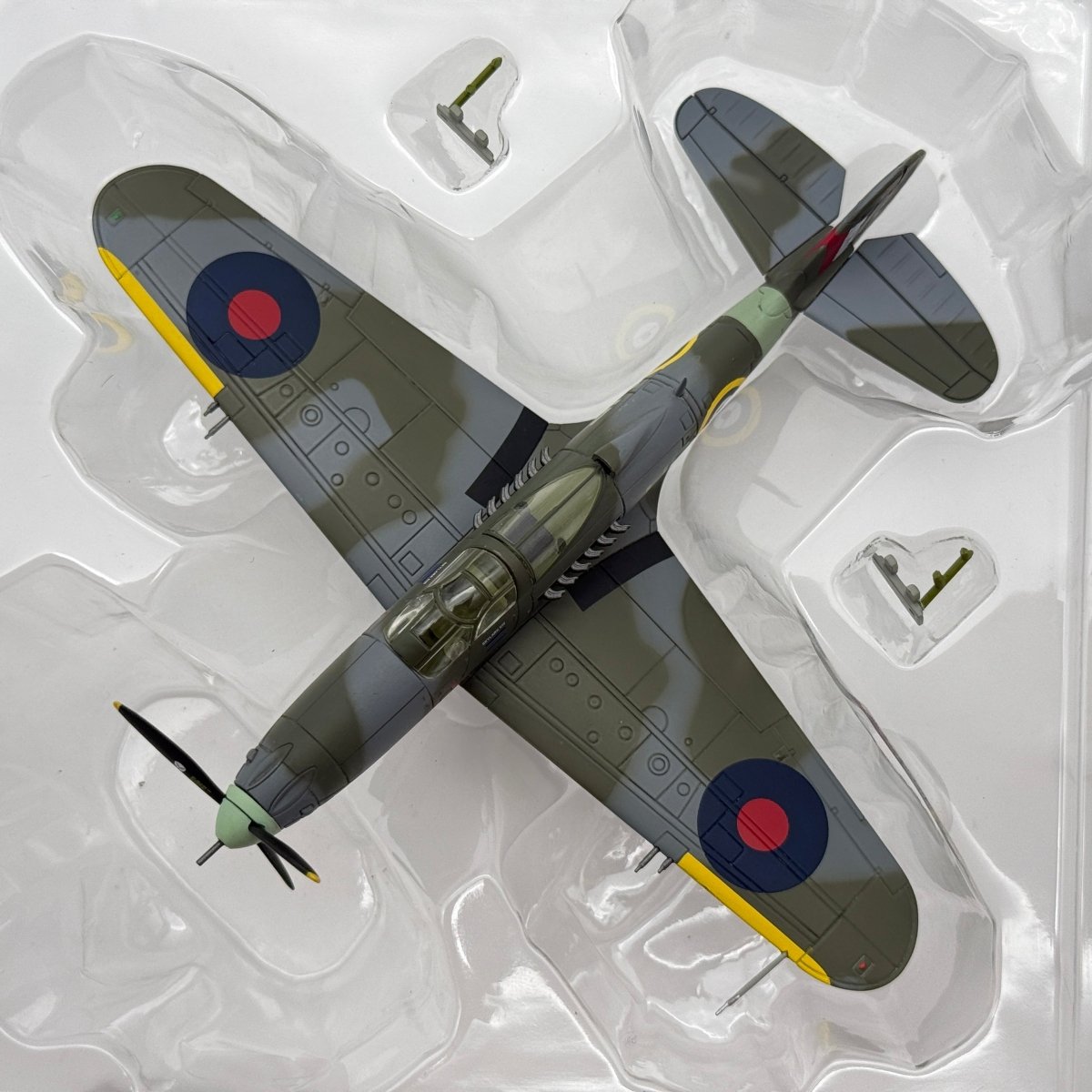 Hobby Master HA1703 1:72 Bell P-39 Mk I Airacobra AH601 601 Sqn Duxford 1941 - Hobby Master