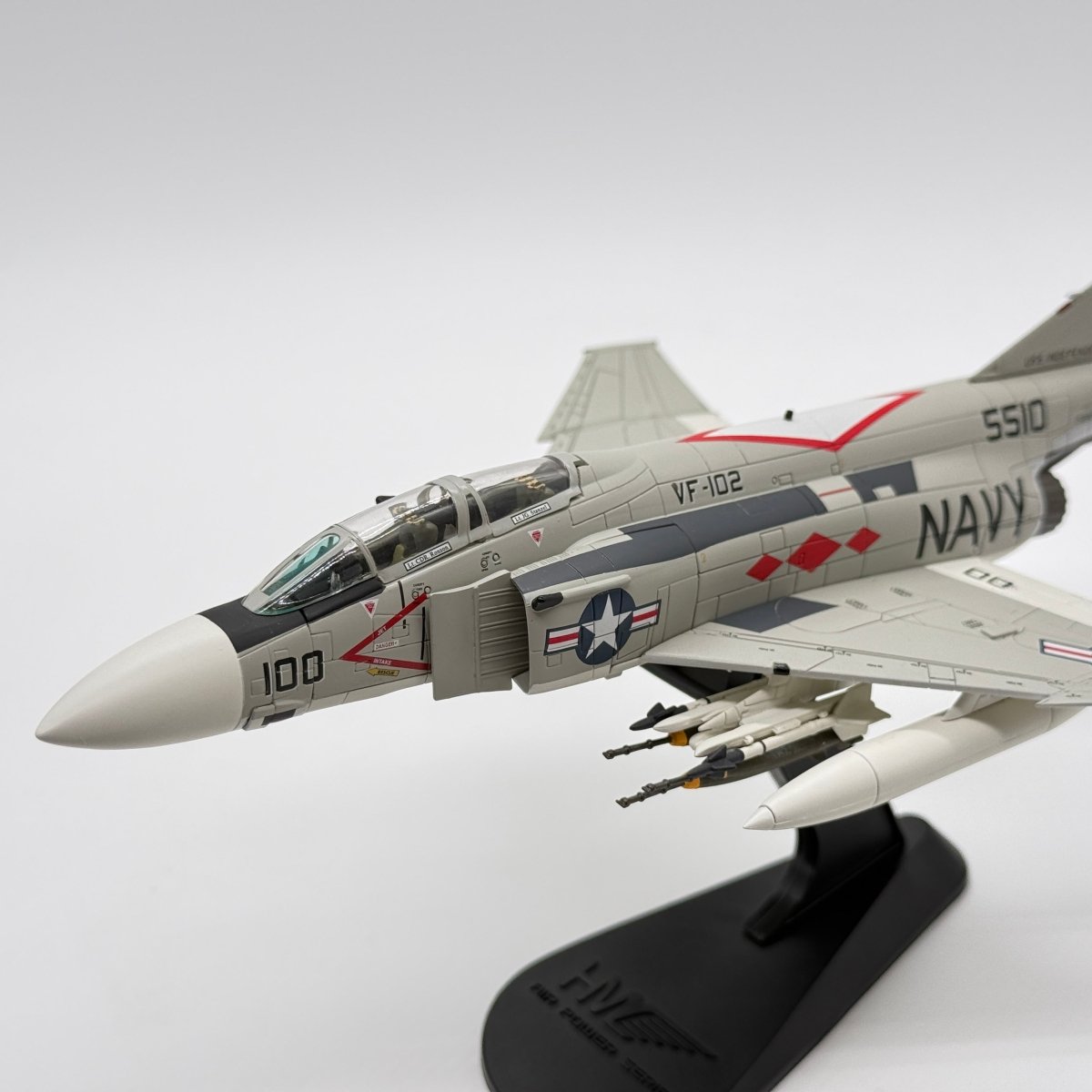Hobby Master HA19006 1:72 McDonnell Douglas F-4J Phantom II US Navy VF-102 Diamondbacks AG100 USS Independence 1976 - Hobby Master