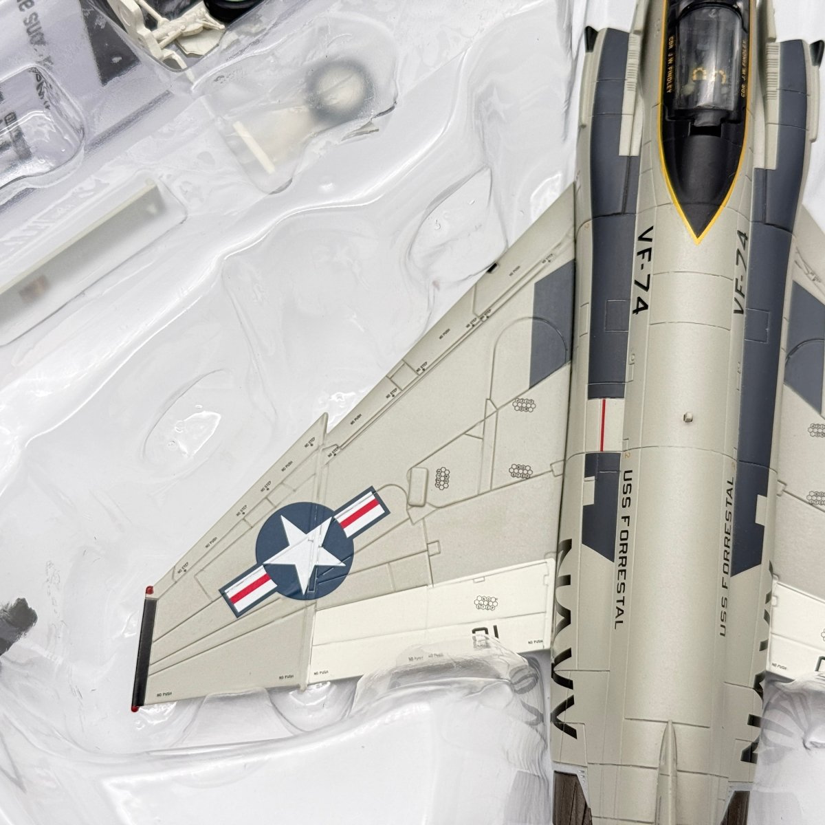 Hobby Master HA19008 1:72 F - 4J Phantom II USN VF - 74 Be - Devilers AA201 - Hobby Master