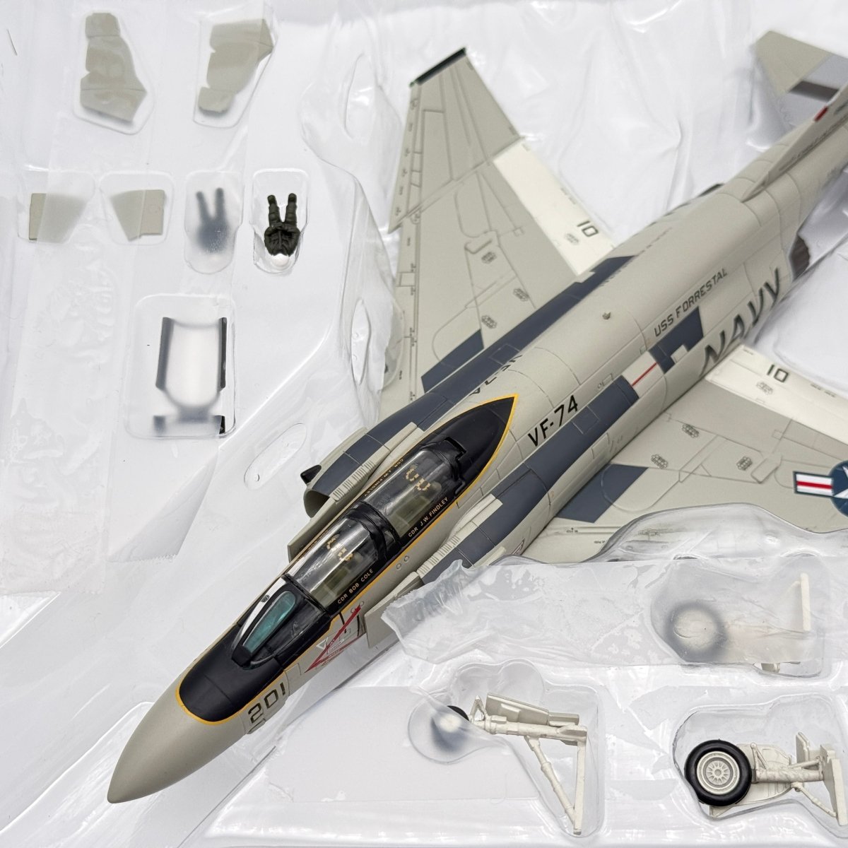 Hobby Master HA19008 1:72 F - 4J Phantom II USN VF - 74 Be - Devilers AA201 - Hobby Master