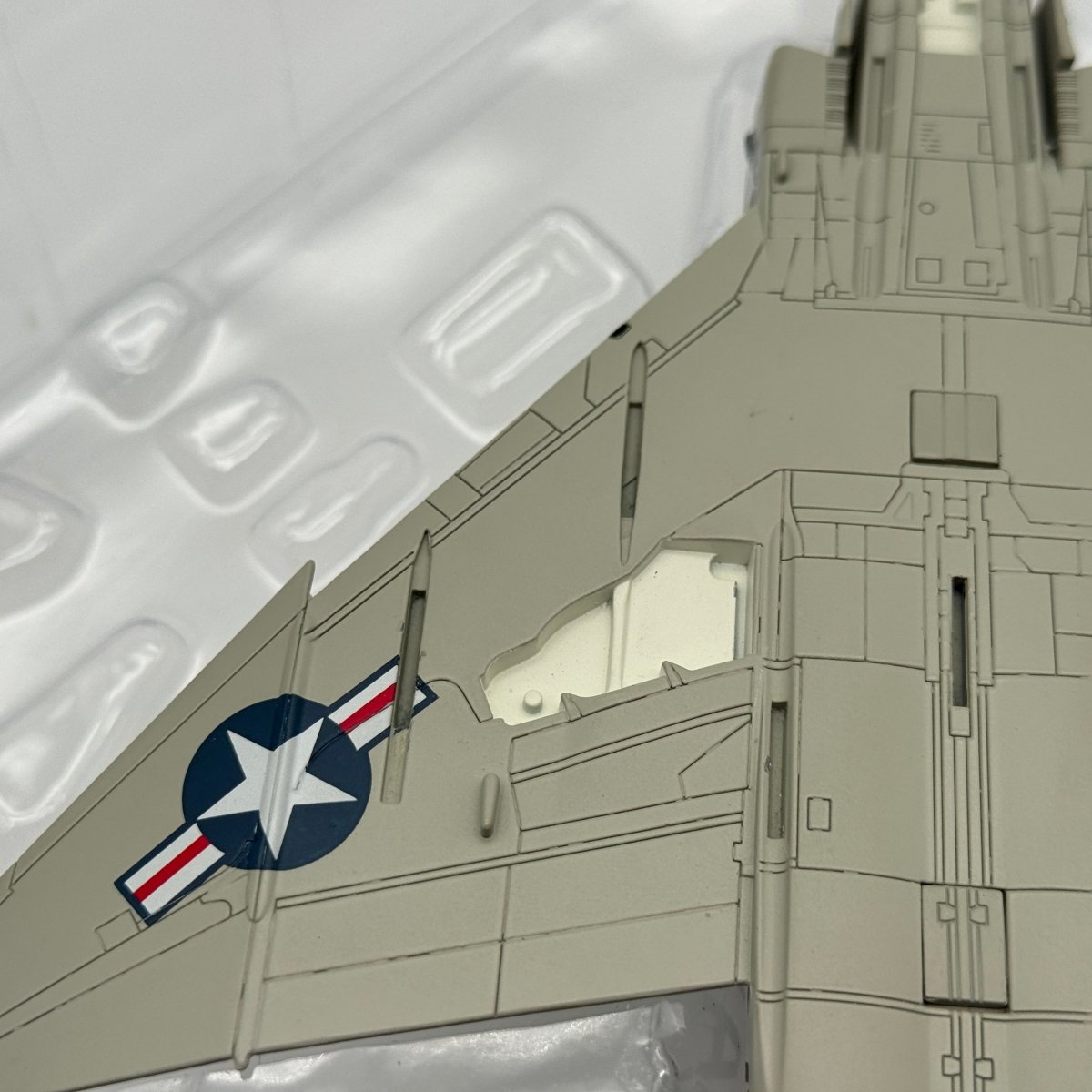 Hobby Master HA19008 1:72 F - 4J Phantom II USN VF - 74 Be - Devilers AA201 - Hobby Master