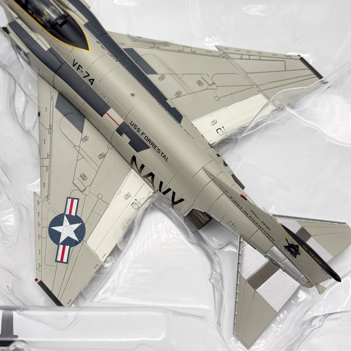 Hobby Master HA19008 1:72 F - 4J Phantom II USN VF - 74 Be - Devilers AA201 - Hobby Master