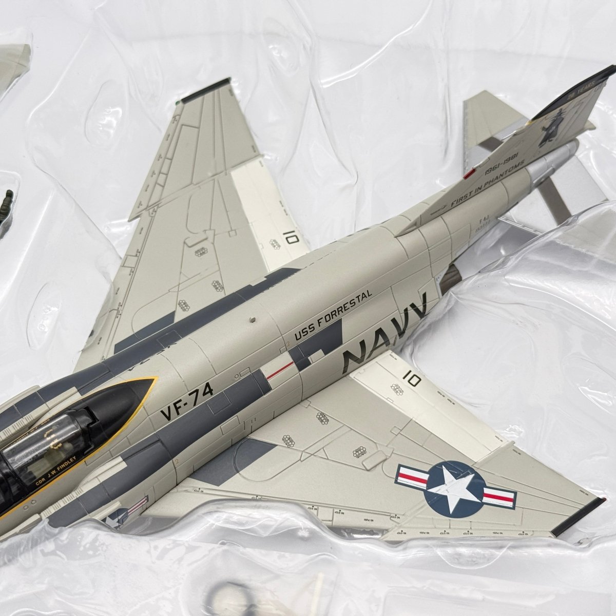 Hobby Master HA19008 1:72 F - 4J Phantom II USN VF - 74 Be - Devilers AA201 - Hobby Master