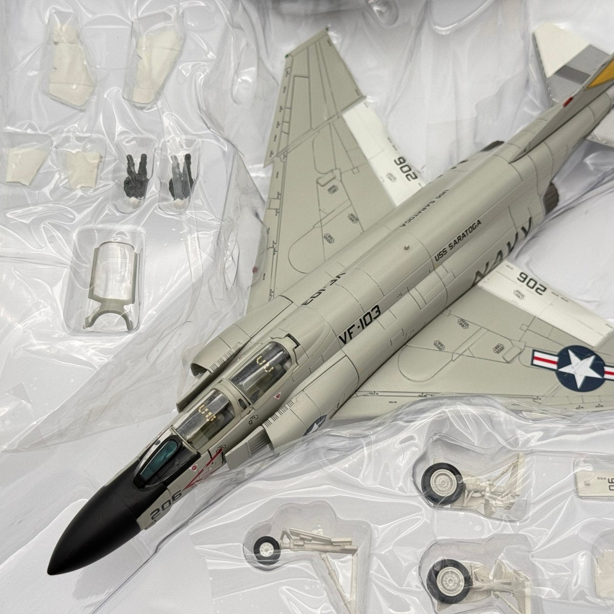 Hobby Master HA19015 1:72 F-4J Phantom 157299 VF-103 Sluggers USS Saratoga 1971 - Hobby Master