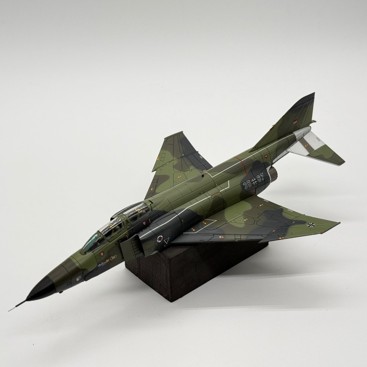Hobby Master HA19050 1:72 McDonnell Douglas RF-4E Phantom II Luftwaffe AufklG 52 35+67 Leck AB Germany 1992 - Hobby Master