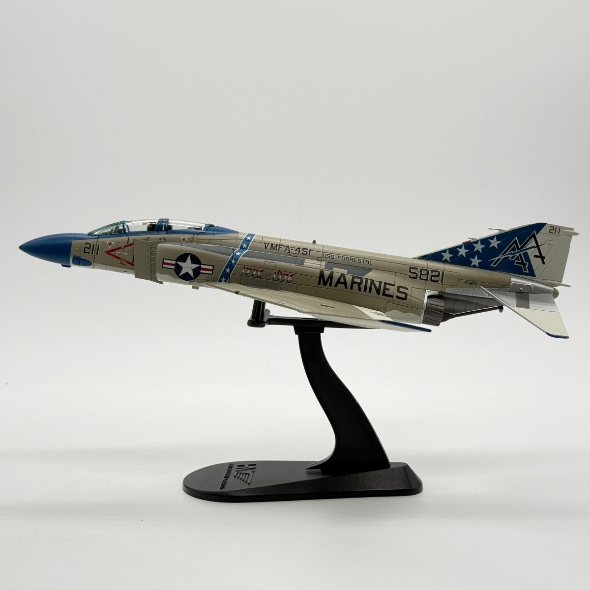Hobby Master HA1924 1:72 McDonnell Douglas F-4J Phantom II USMC VMFA-451 Warlords USS Forrestal 1976 - Hobby Master