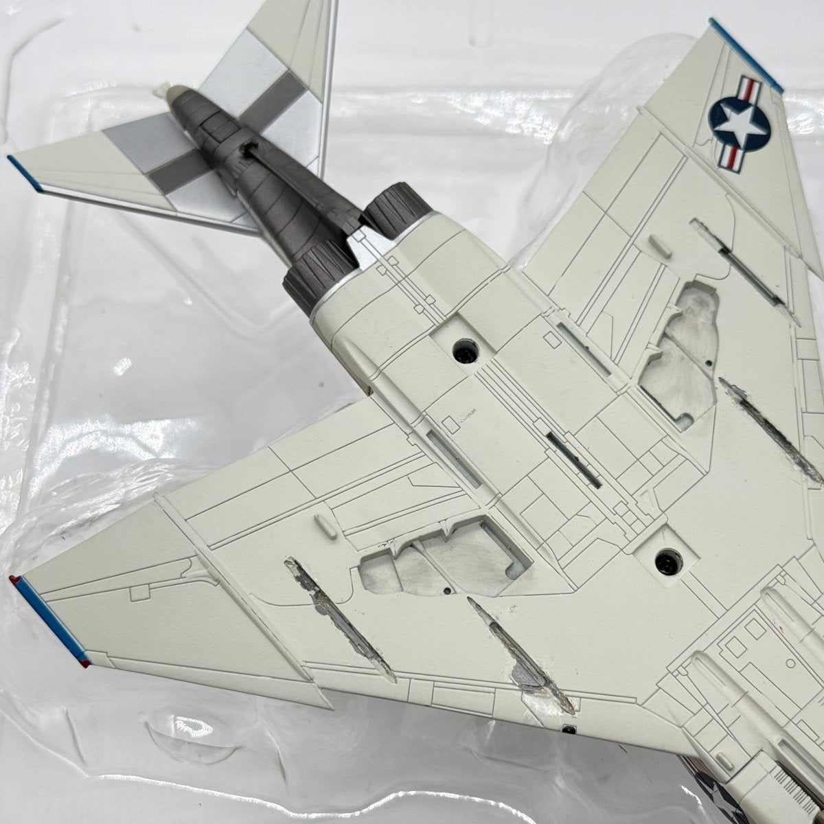 Hobby Master HA1924 1:72 McDonnell Douglas F-4J Phantom II USMC VMFA-451 Warlords USS Forrestal 1976 - Hobby Master