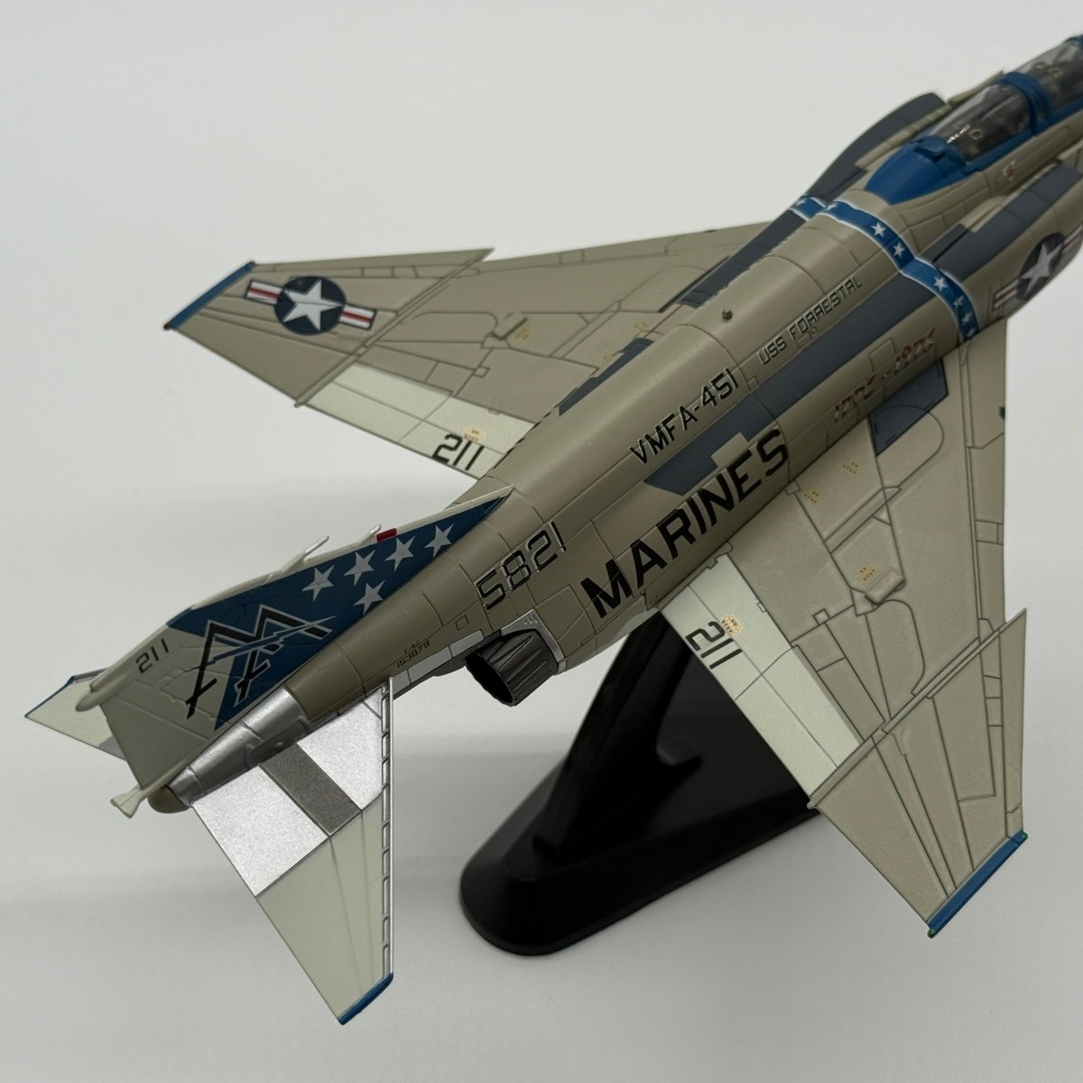 Hobby Master HA1924 1:72 McDonnell Douglas F-4J Phantom II USMC VMFA-451 Warlords USS Forrestal 1976 - Hobby Master