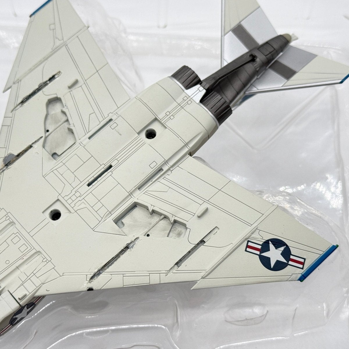 Hobby Master HA1924 1:72 McDonnell Douglas F-4J Phantom II USMC VMFA-451 Warlords USS Forrestal 1976 - Hobby Master