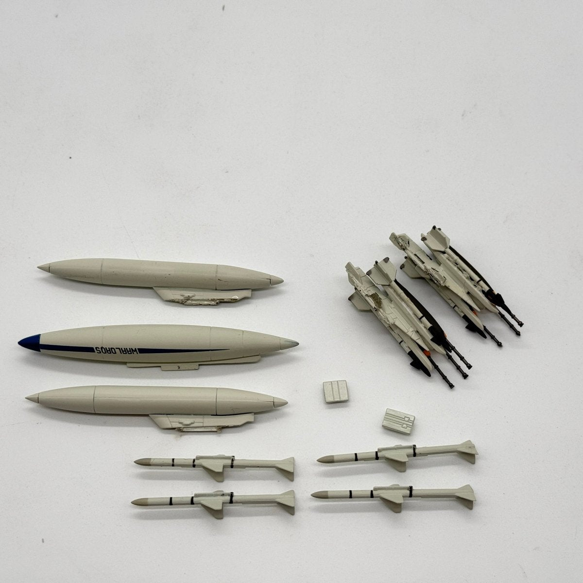 Hobby Master HA1924 1:72 McDonnell Douglas F-4J Phantom II USMC VMFA-451 Warlords USS Forrestal 1976 - Hobby Master