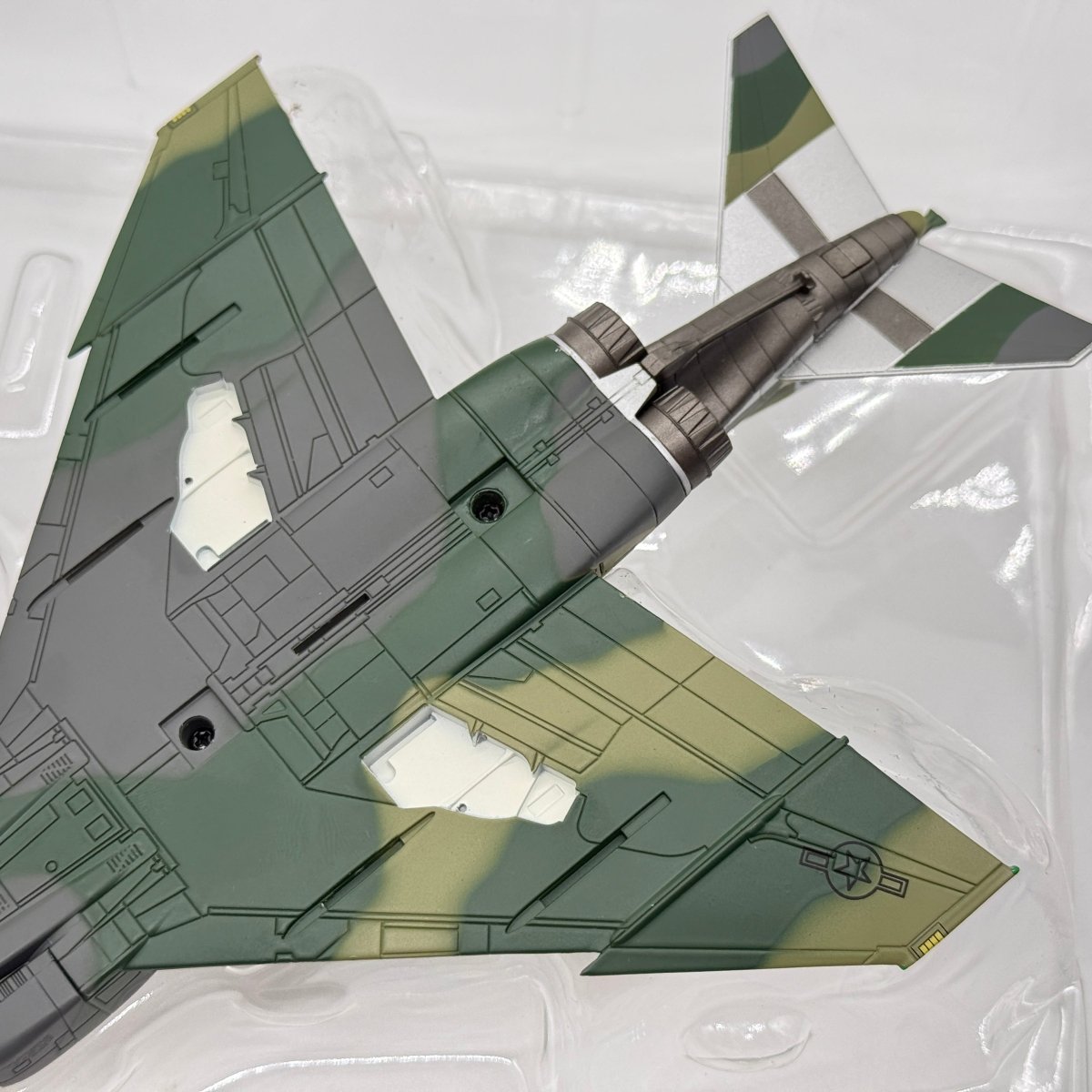 Hobby Master HA1958 1:72 McDonnell Douglas RF-4C Phantom II USAF 10th TRW 1st TRS 68-0657 Starize RAF Alconbury 1986 - Hobby Master
