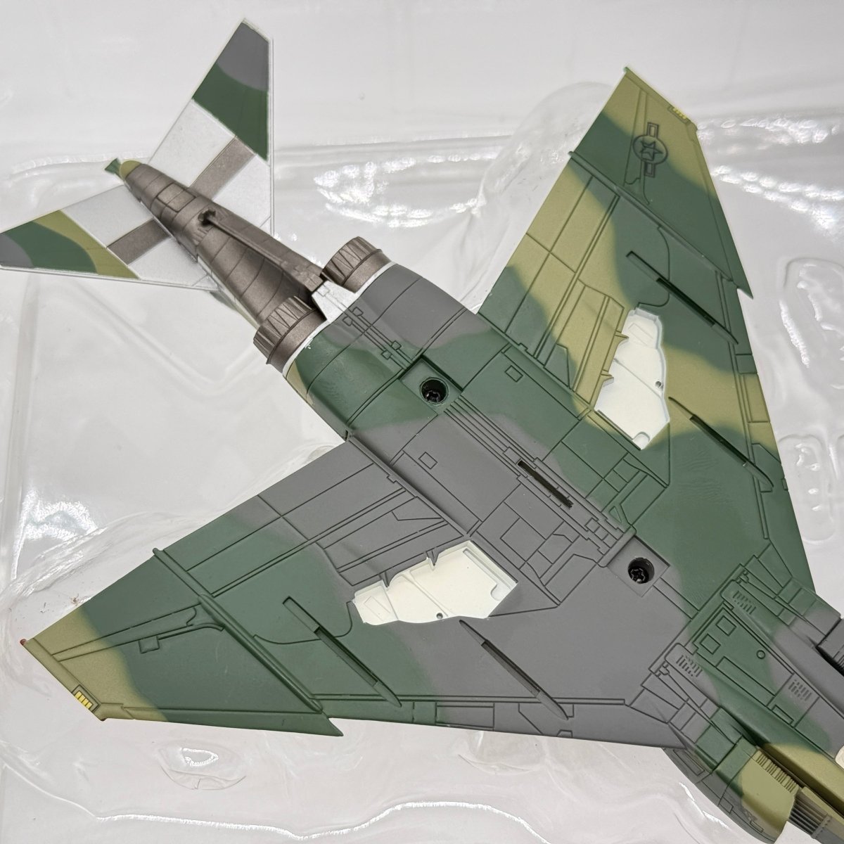 Hobby Master HA1958 1:72 McDonnell Douglas RF-4C Phantom II USAF 10th TRW 1st TRS 68-0657 Starize RAF Alconbury 1986 - Hobby Master