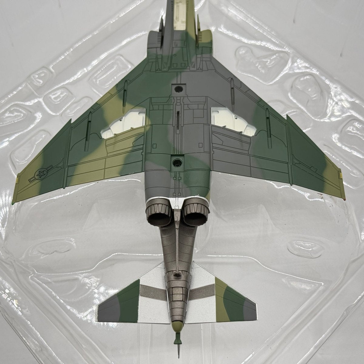 Hobby Master HA1958 1:72 McDonnell Douglas RF-4C Phantom II USAF 10th TRW 1st TRS 68-0657 Starize RAF Alconbury 1986 - Hobby Master