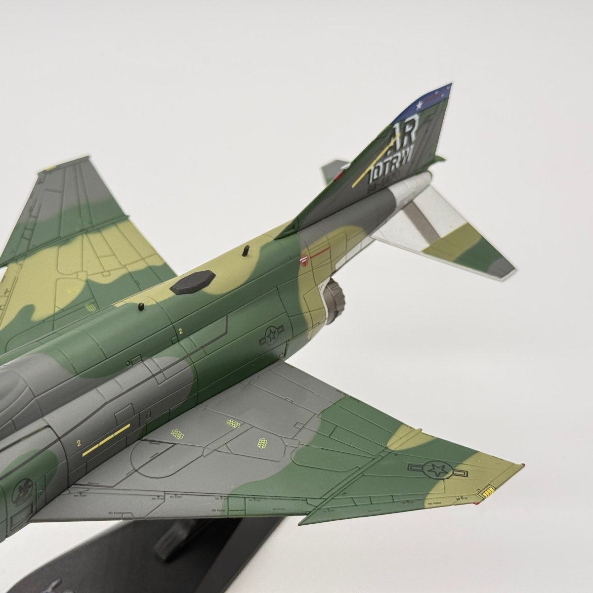 Hobby Master HA1958 1:72 McDonnell Douglas RF-4C Phantom II USAF 10th TRW 1st TRS 68-0657 Starize RAF Alconbury 1986 - Hobby Master