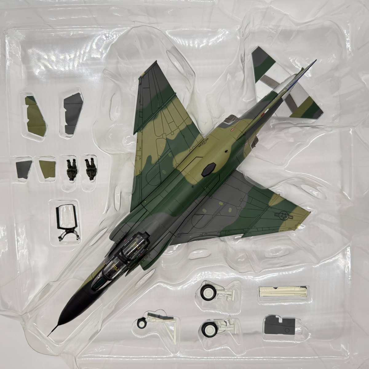 Hobby Master HA1958 1:72 McDonnell Douglas RF-4C Phantom II USAF 10th TRW 1st TRS 68-0657 Starize RAF Alconbury 1986 - Hobby Master