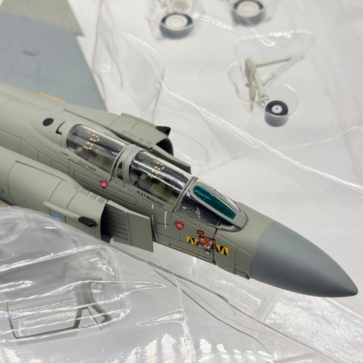 Hobby Master HA1985 1:72 F - 4J Phantom ZE353 74 Sqn RAF Wattisham 1990 - Hobby Master