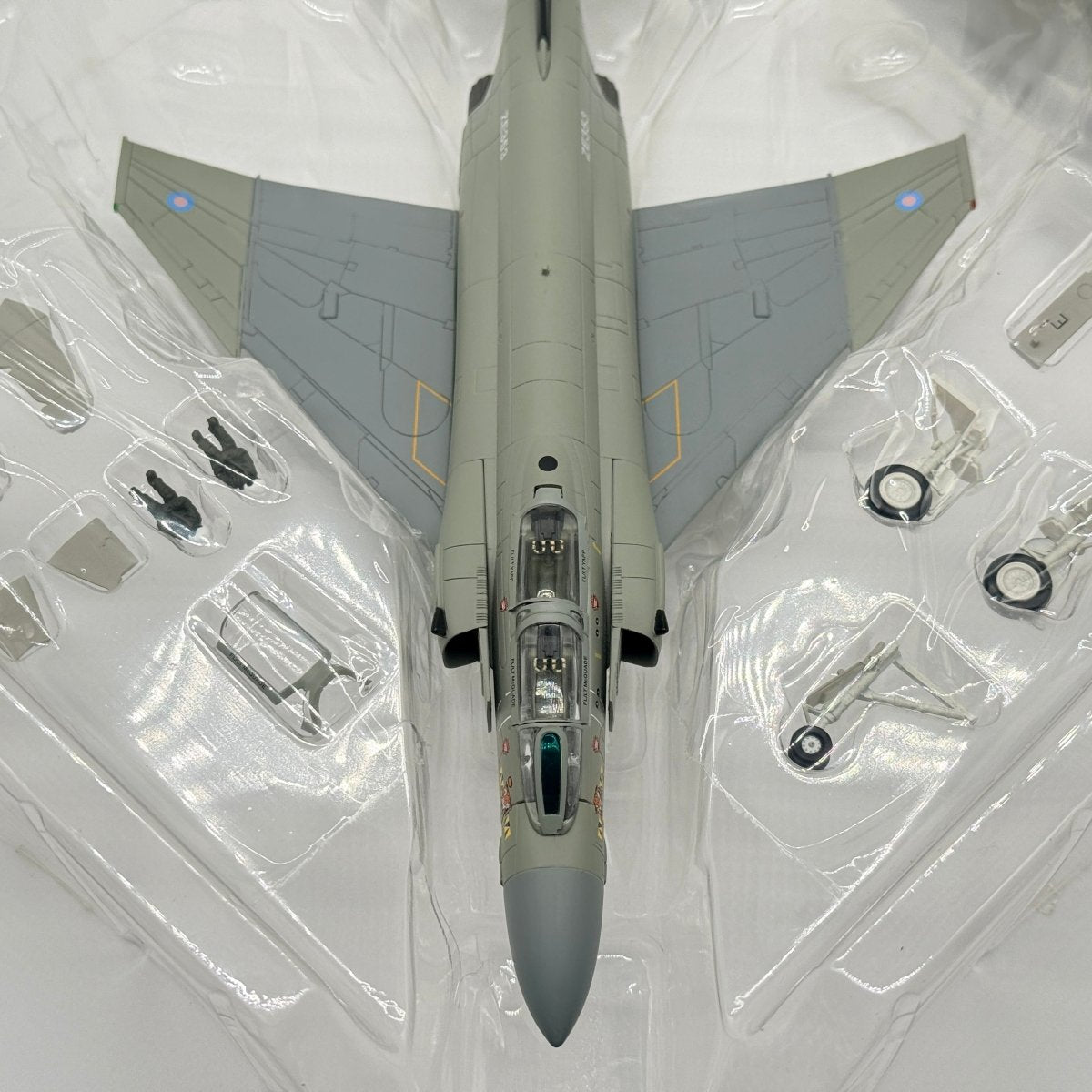 Hobby Master HA1985 1:72 F - 4J Phantom ZE353 74 Sqn RAF Wattisham 1990 - Hobby Master