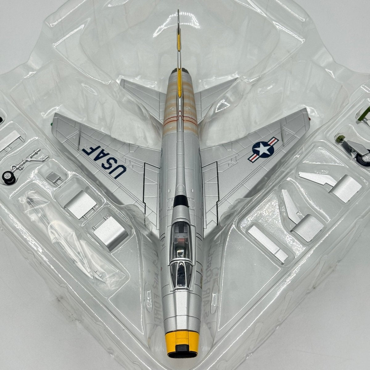 Hobby Master HA2120a 1:72 F - 100D Super Sabre, Joe Engle, 31st TFW, George AFB - Hobby Master