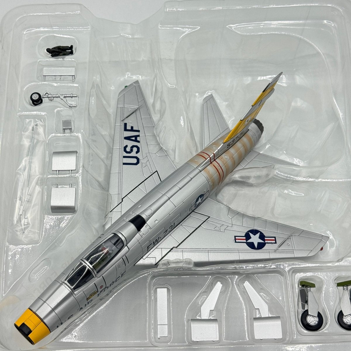Hobby Master HA2120a 1:72 F - 100D Super Sabre, Joe Engle, 31st TFW, George AFB - Hobby Master