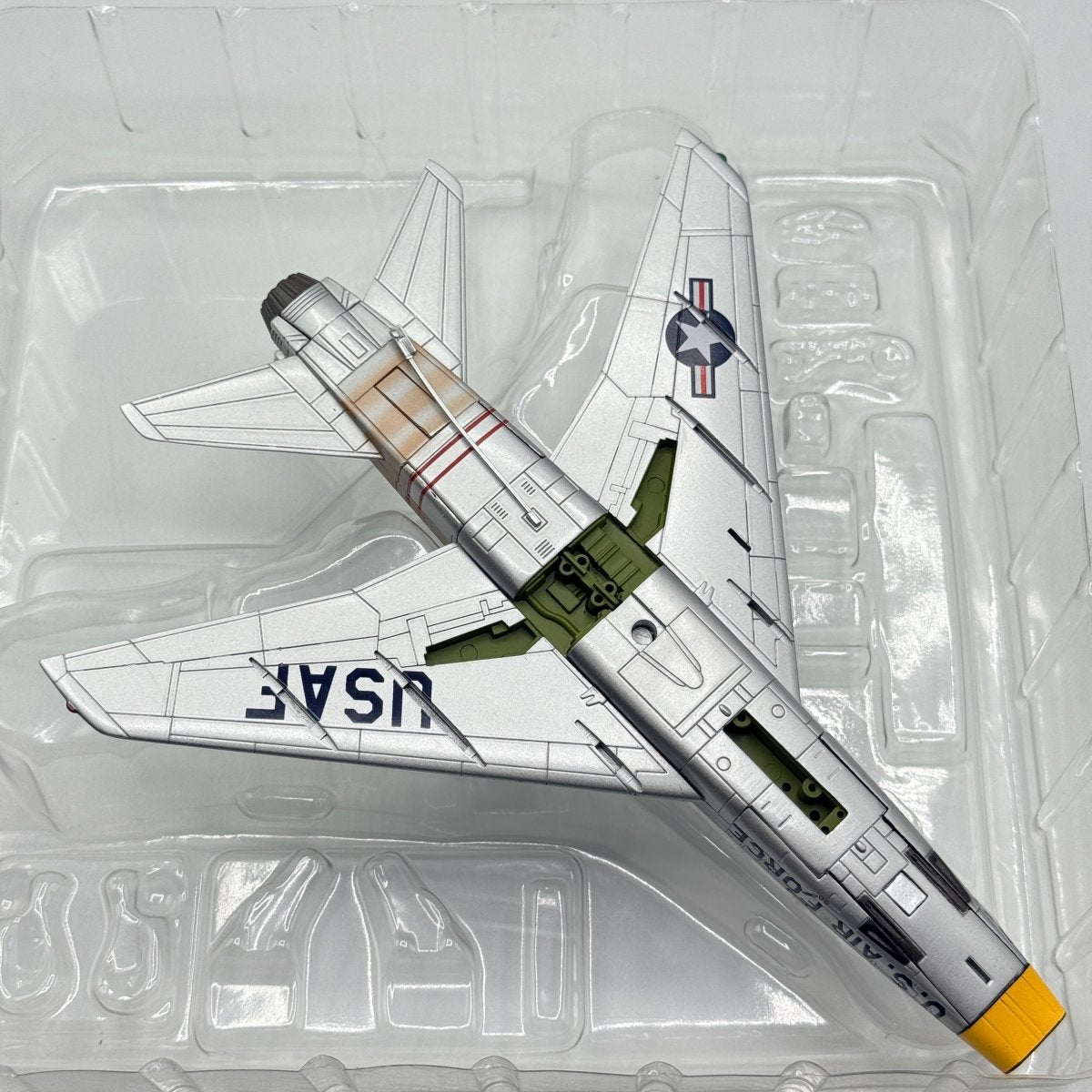 Hobby Master HA2120a 1:72 F - 100D Super Sabre, Joe Engle, 31st TFW, George AFB - Hobby Master