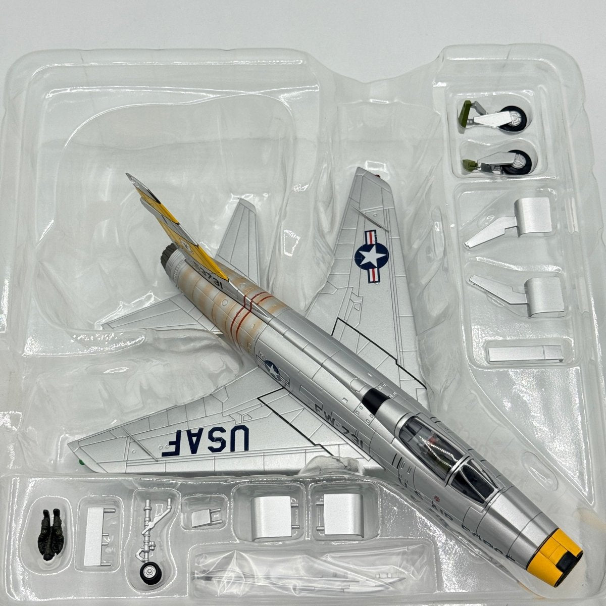 Hobby Master HA2120a 1:72 F - 100D Super Sabre, Joe Engle, 31st TFW, George AFB - Hobby Master