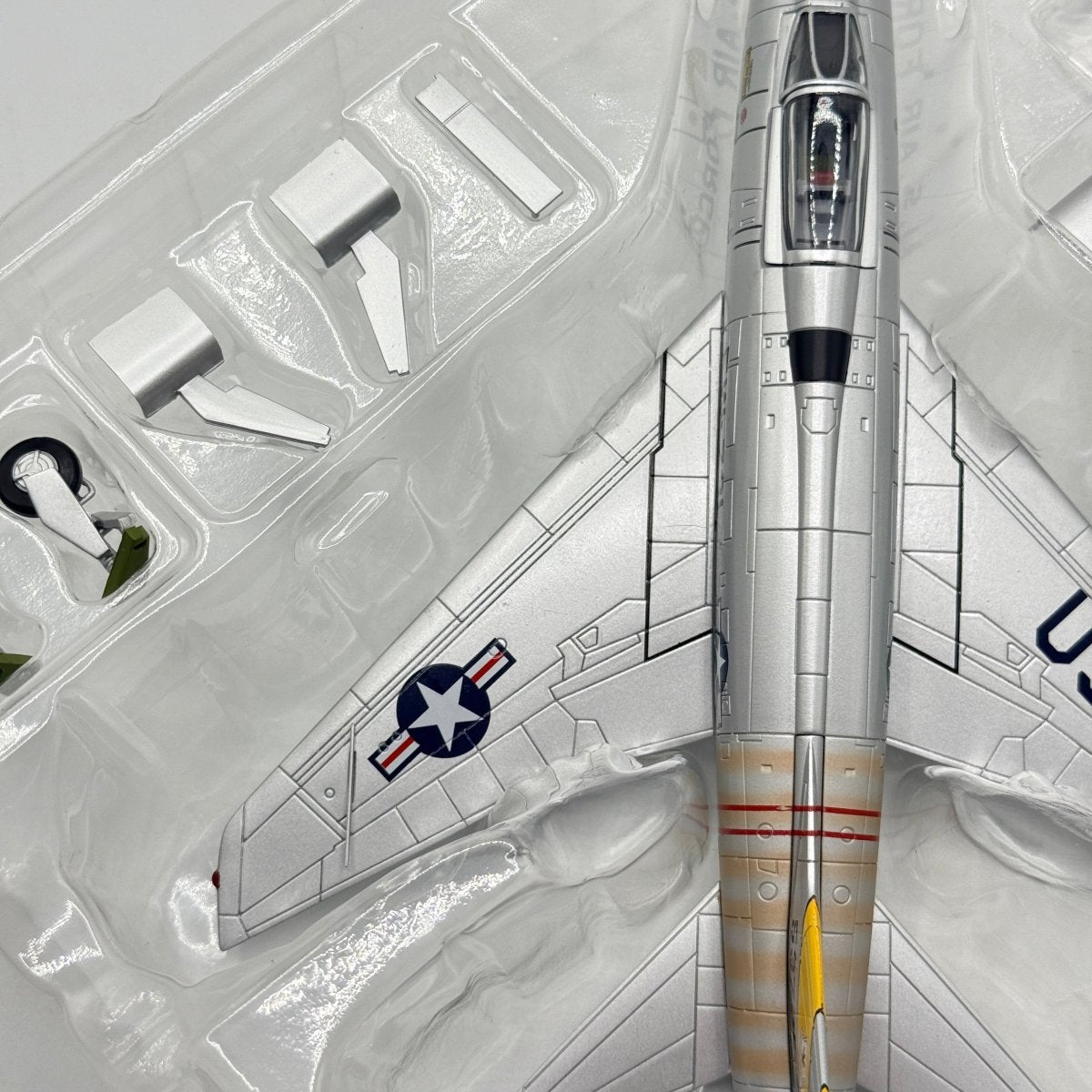 Hobby Master HA2120a 1:72 F - 100D Super Sabre, Joe Engle, 31st TFW, George AFB - Hobby Master