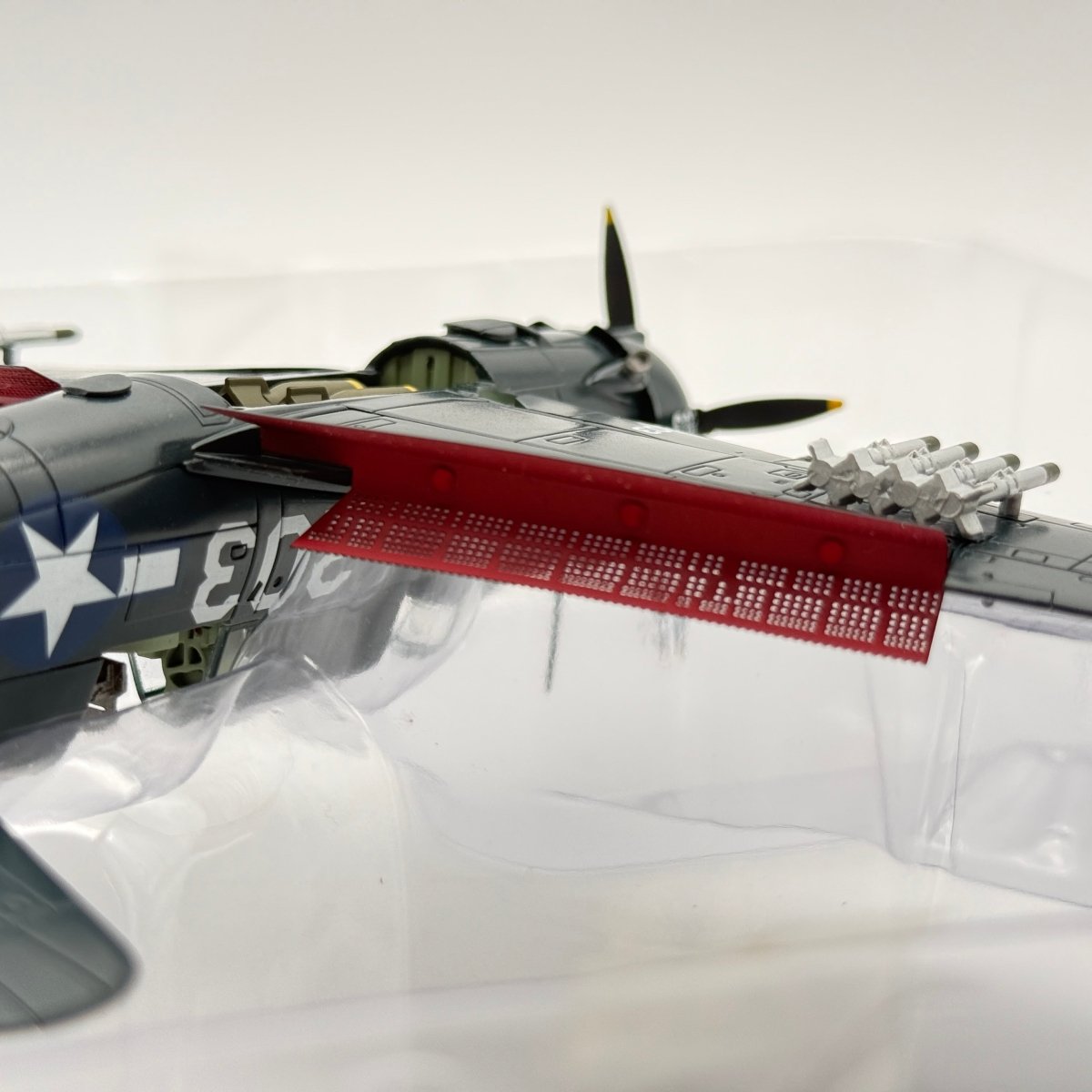 Hobby Master HA2213 1:72 SB2C-4E Helldiver 203 USS Ticonderoga 1945 *ISSUES* - Hobby Master