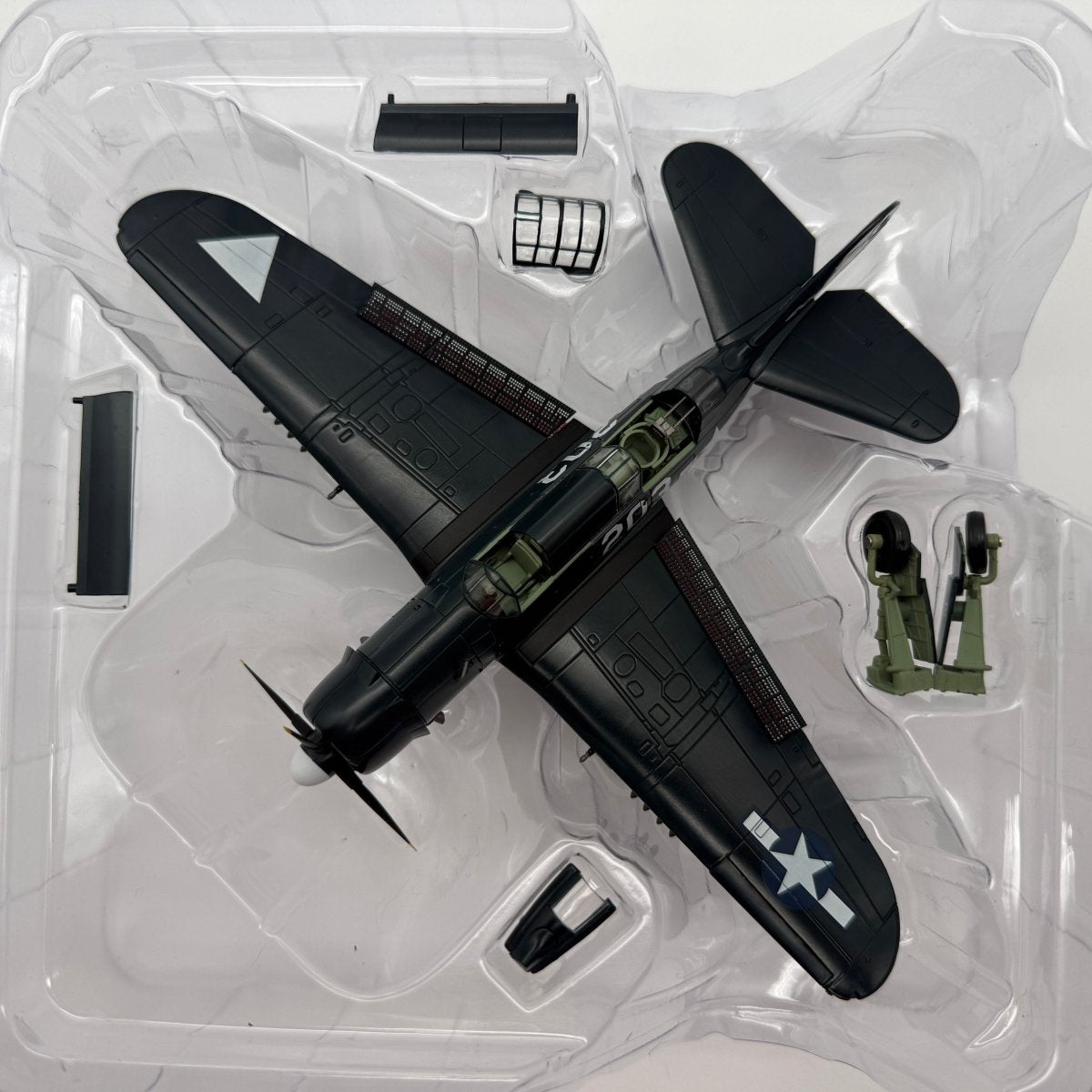 Hobby Master HA2213 1:72 SB2C-4E Helldiver 203 USS Ticonderoga 1945 *ISSUES* - Hobby Master