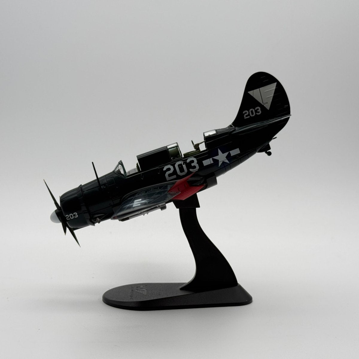 Hobby Master HA2213 1:72 SB2C-4E Helldiver 203 USS Ticonderoga 1945 *ISSUES* - Hobby Master