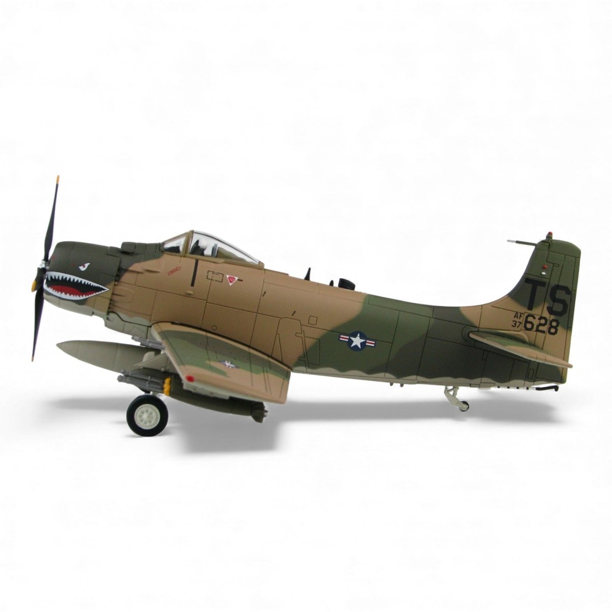 Hobby Master HA2914 1:72 Douglas A - 1H Skyraider 22nd SOS 56th SOW South Vietnam - Hobby Master