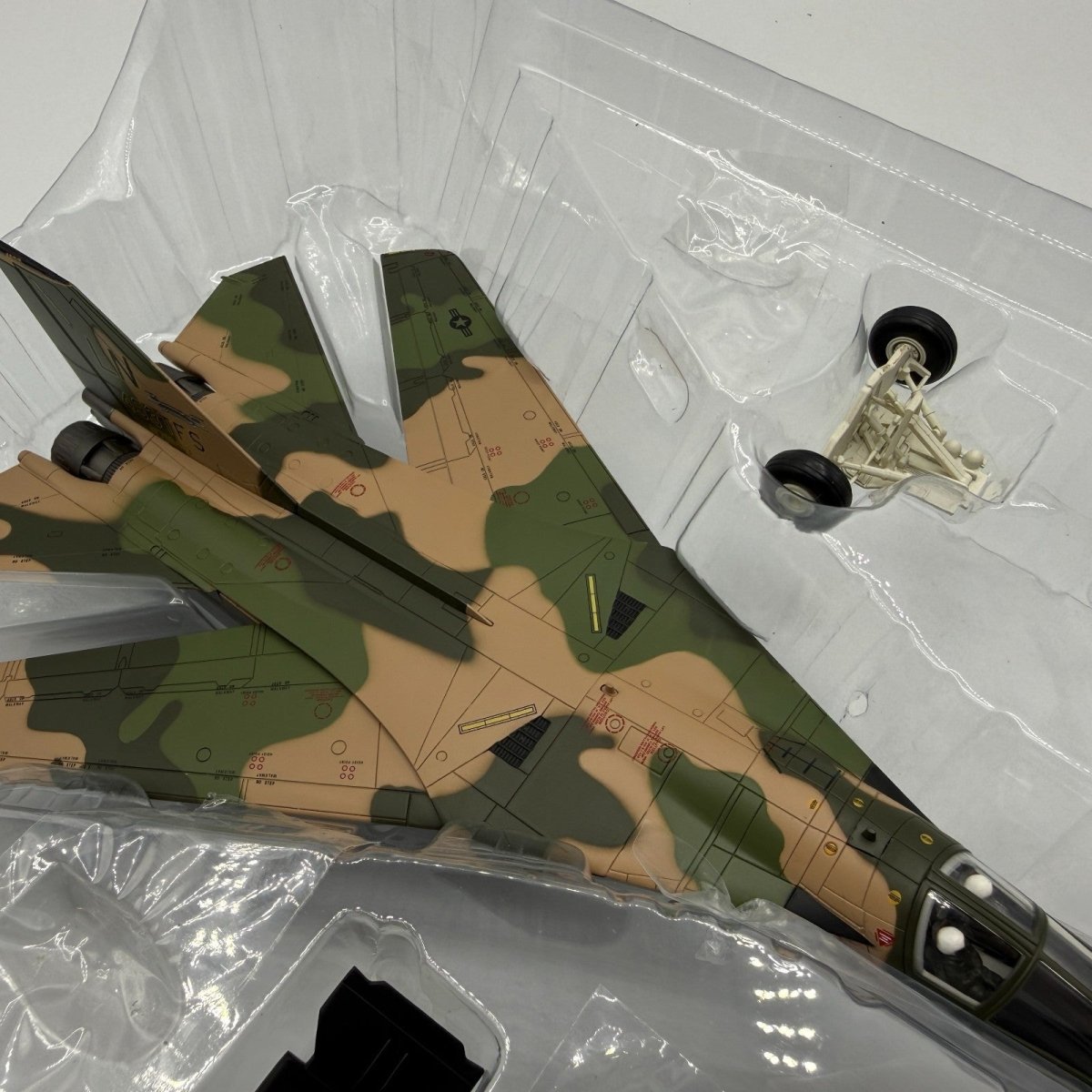 Hobby Master HA3019 1:72 F - 111F Aardvark USAF 493rd TFS RAF Lakenheath - Hobby Master