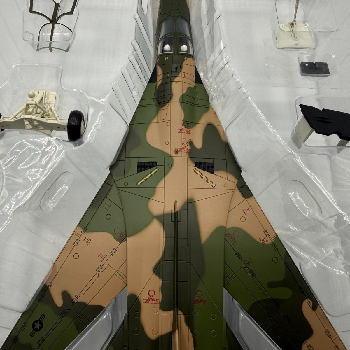 Hobby Master HA3019 1:72 F - 111F Aardvark USAF 493rd TFS RAF Lakenheath - Hobby Master