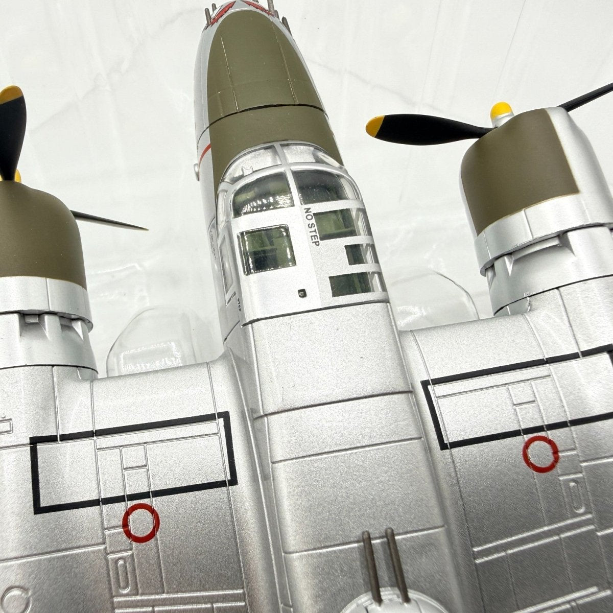 Hobby Master HA3201 1:72 A - 26B Invader "Stinky" 552nd BS 386th BG, France 1954 - Hobby Master