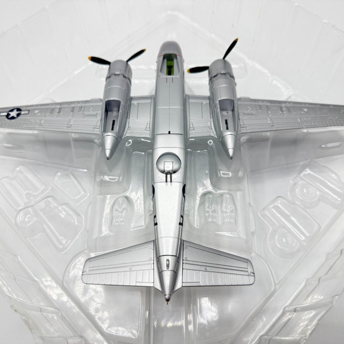 Hobby Master HA3201 1:72 A - 26B Invader "Stinky" 552nd BS 386th BG, France 1954 - Hobby Master