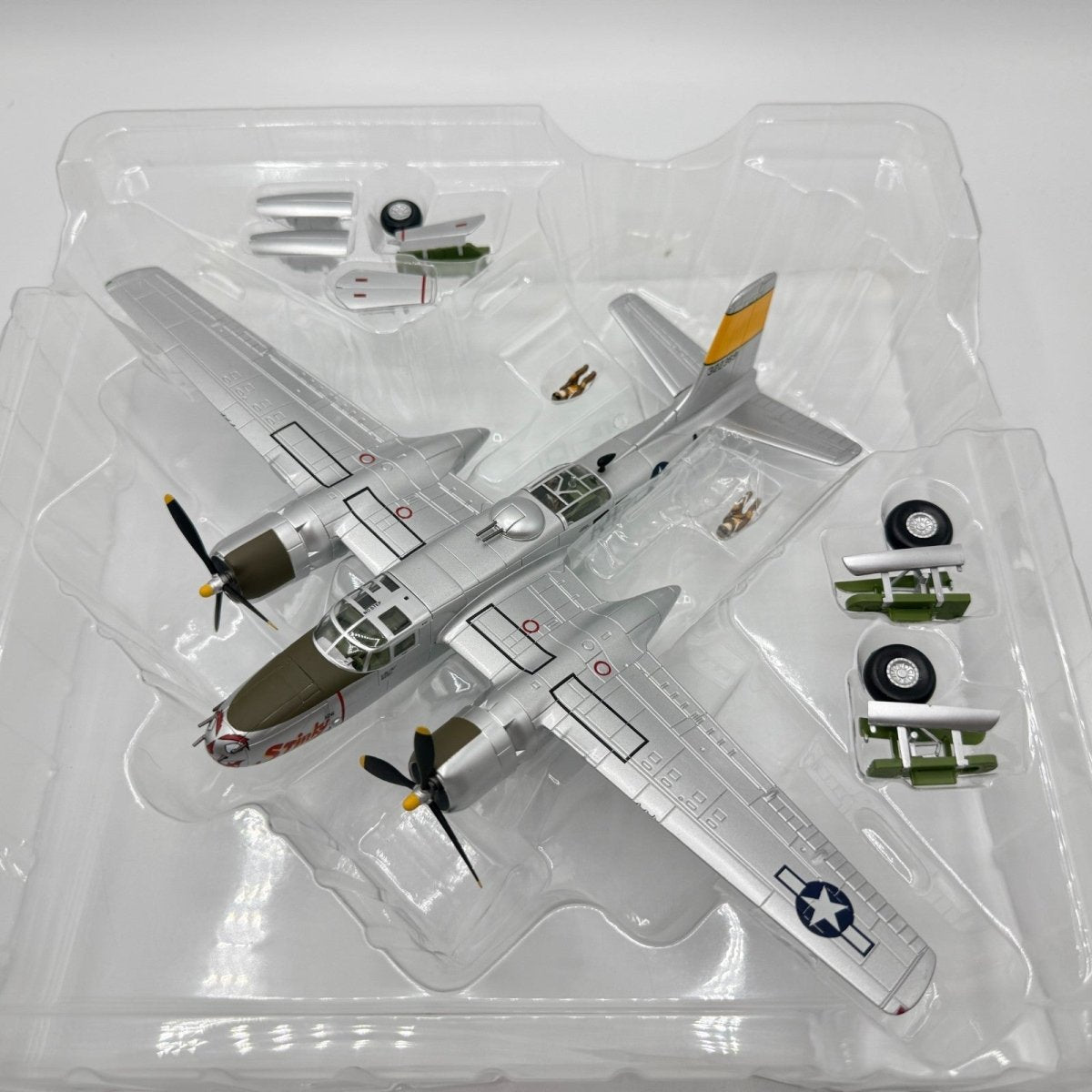 Hobby Master HA3201 1:72 A - 26B Invader "Stinky" 552nd BS 386th BG, France 1954 - Hobby Master