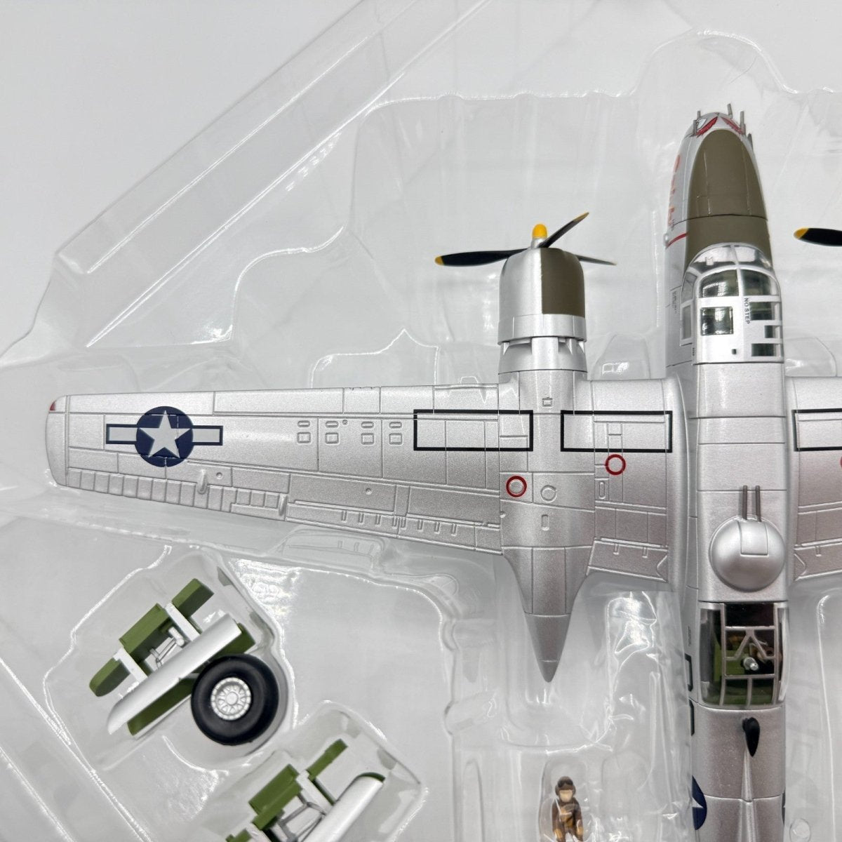 Hobby Master HA3201 1:72 A - 26B Invader "Stinky" 552nd BS 386th BG, France 1954 - Hobby Master